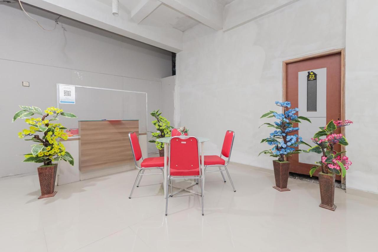 Hotel Reddoorz @ Gedangan Sidoarjo Zewnętrze zdjęcie